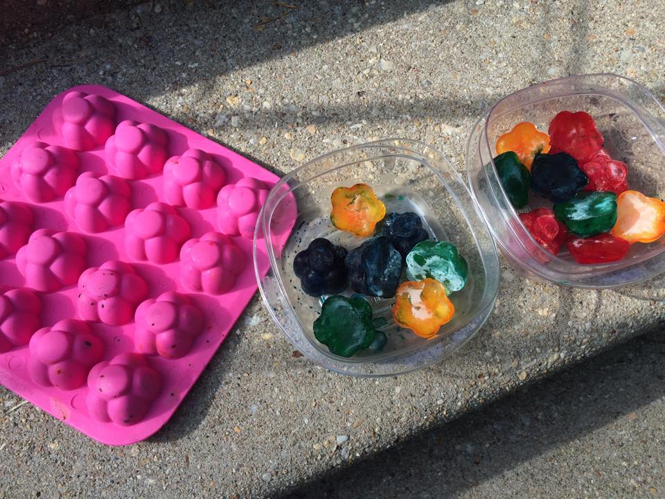 ice cube tray and ice cubes